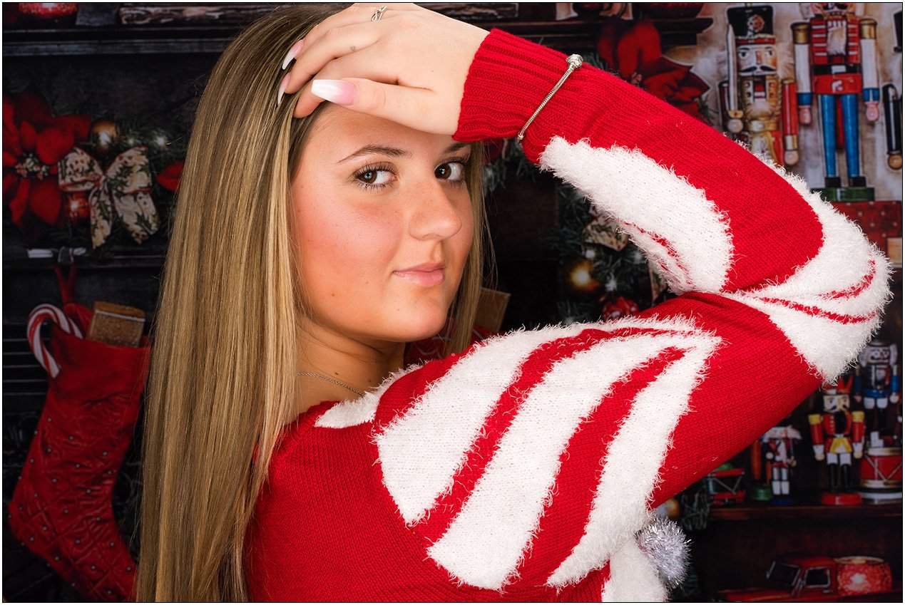 nFocus Photos Crystal Lake Senior Photographer Holiday Shoot x052